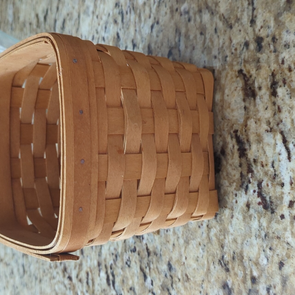 Longaberger Tissue Box With Lid - Picture 6 of 10